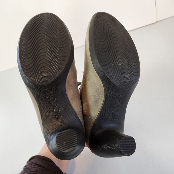 Ecco Women’s Ankle Boots Lace Up Gray Leather Block Heels Shoes Size 38 US 7 7.5 - Picture 5 of 9